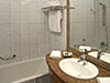 Ванная комната двухместного номера Супериор отеля Danubius Health SPA Resort Heviz****+ на термальном курорте Хевиз