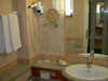 Ванная комната двухместного номера DBL Standard отеля Astoria 4**** в Будапеште