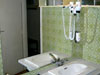 В ванной комнате одноместного номера отеля Gellert 4**** в Будапеште
