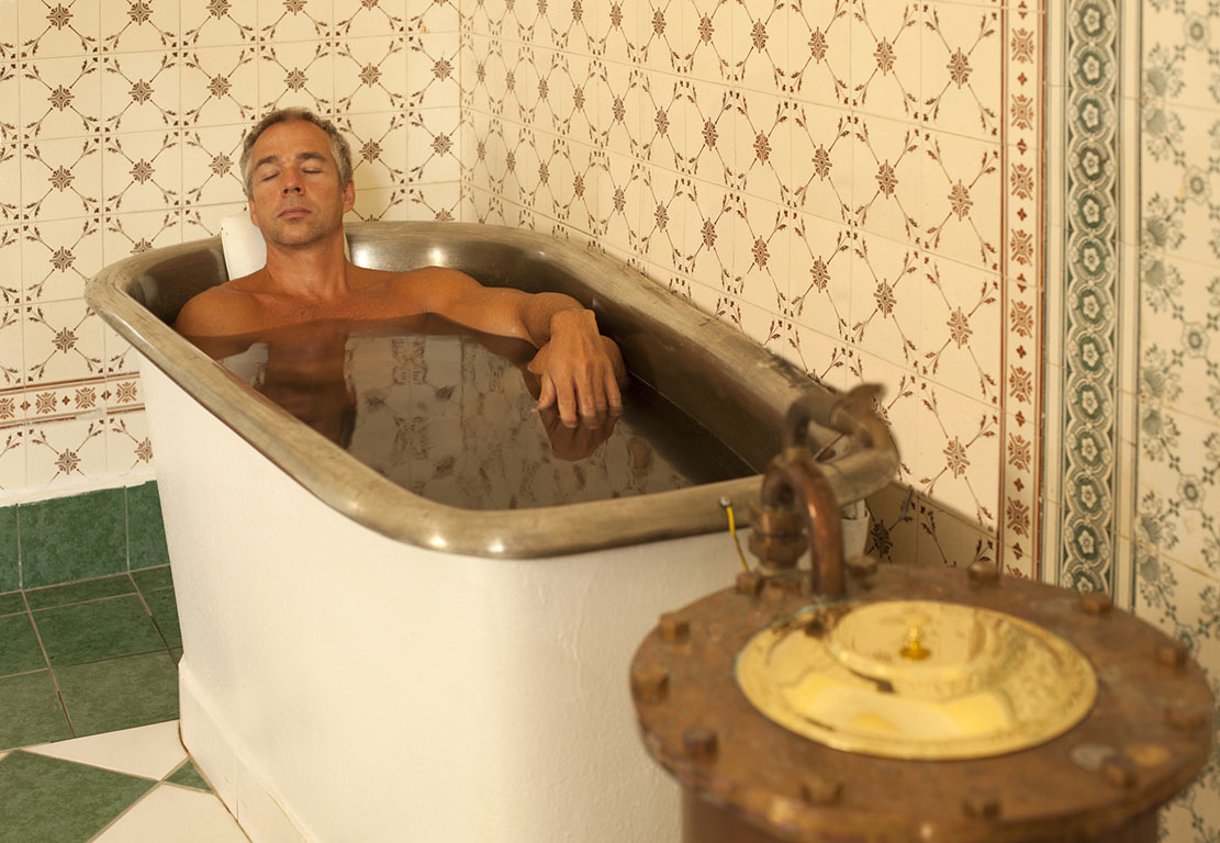 Минеральная ванна в Королевском кабинете лечебного курорта Марианские Лазни