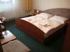 Основная спальня трехместного номера отеля Sorea Banik*** в Штрбске Плесо в Высоких Татрах