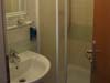 В ванной комнате двухместного номера с возможным дополнительным спальным местом отеля Sorea Odborar*** на курорте Татранска Ломница в Высоких Татрах