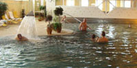 В бассейне отеля Flora на термальном курорте Тренчанске Теплице